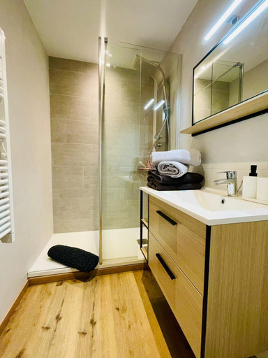 Bathroom 3, Les balcons de l'Arbizon, Hautes-Pyrénées