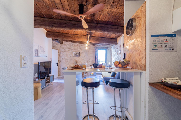 Others 5, Immeuble 3 Apparts Centre historique St Gilles MaisoncarreeConciergerie, Gard