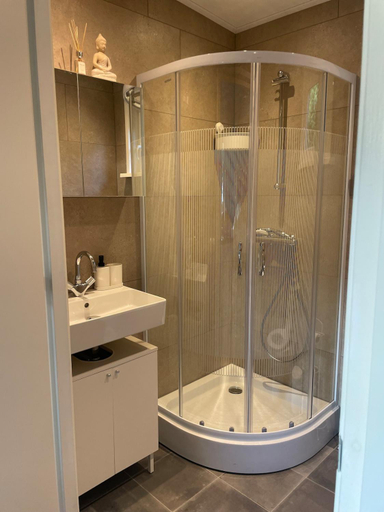 Bathroom, VeRWIJDERD, Borsele