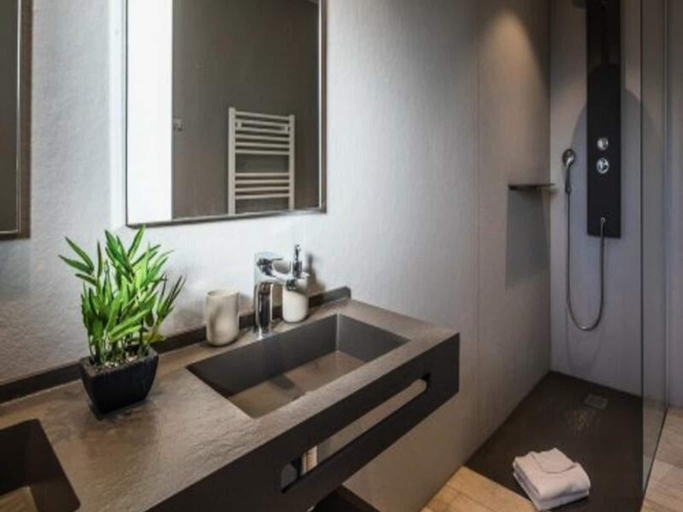 Bathroom, Residence Pierre & Vacances Vesna Rossa, Corse-du-Sud