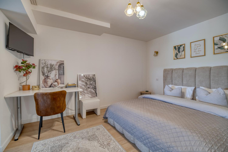 Bedroom 3, Coteaux en Vue, Haute-Garonne