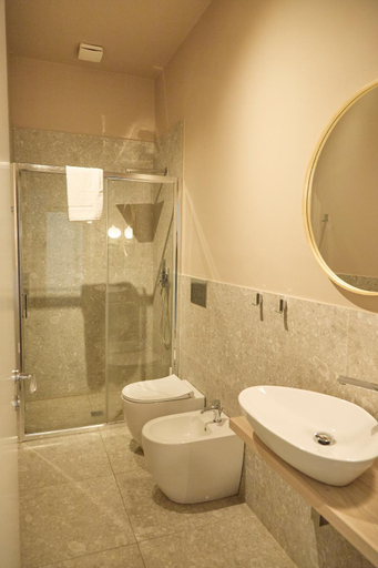 Bathroom 5, Room45, Syracuse