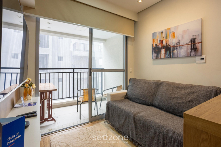 Living area, Stay Steps fr/ the Metro and Ibirapuera Mall in Indianopolis - Noes, São Paulo