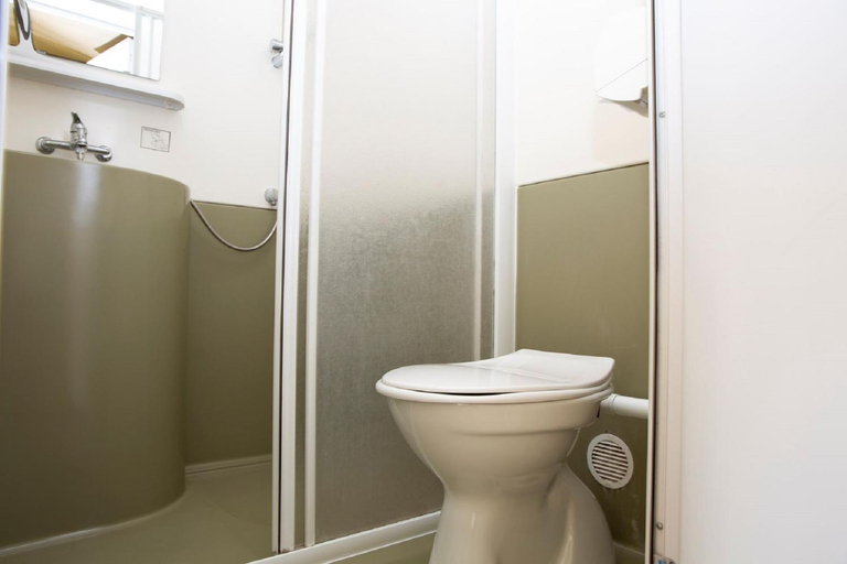 Bathroom 3, Boerderij Camping NixHoeve, Aalburg