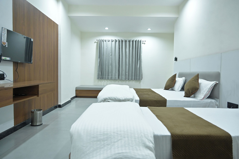 Room 2, SHREE MAHALAXMI INN, Dahod