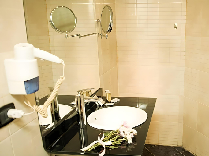Bathroom 5, Cherry Maryski Hotel, Alexandria
