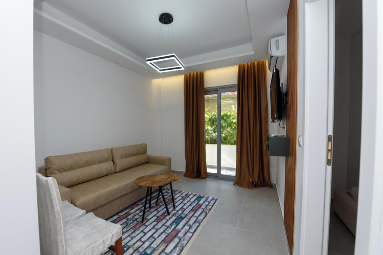 Others 3, Vila 42, Vlorës
