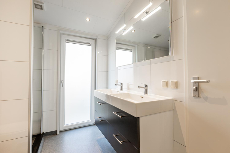 Bathroom 3, Schaelsbergerbosch, Margraten