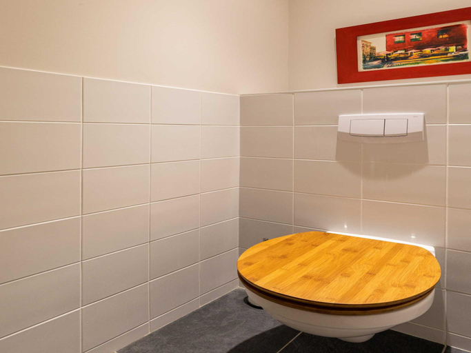 Bathroom 2, DIFY Chardonnay - Bellecour, Rhône