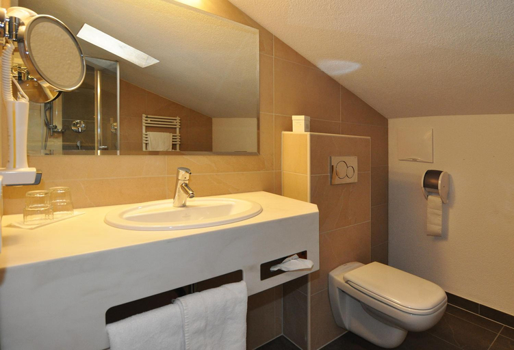 Bathroom 3, Hotel Kitzbuhler Alpen, Kitzbühel