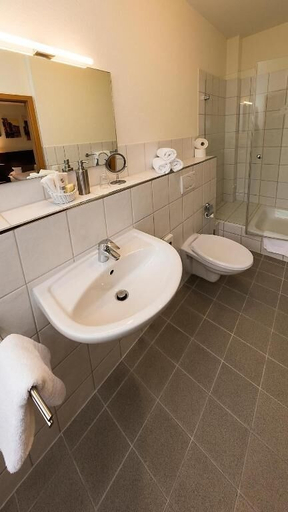 Bathroom 3, Hotel Cristobal, Hamburg