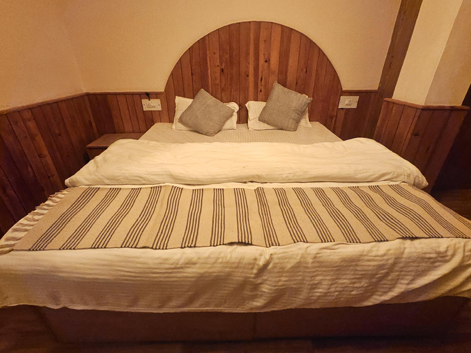 Bedroom 2, Drifters Cafe, Bar & Inn by The Hidden Tribe 2, Kullu