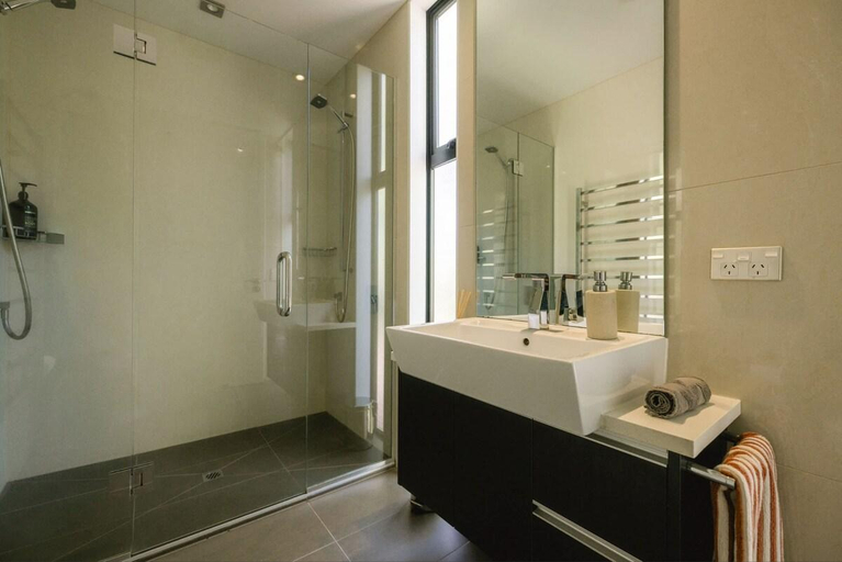 Bathroom 4, The Palm Beach Treehouse, Auckland