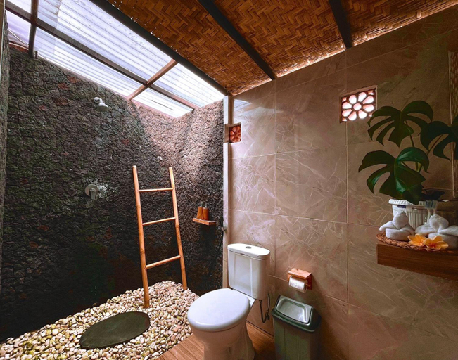 Bathroom, Enjung Segara, Bangli