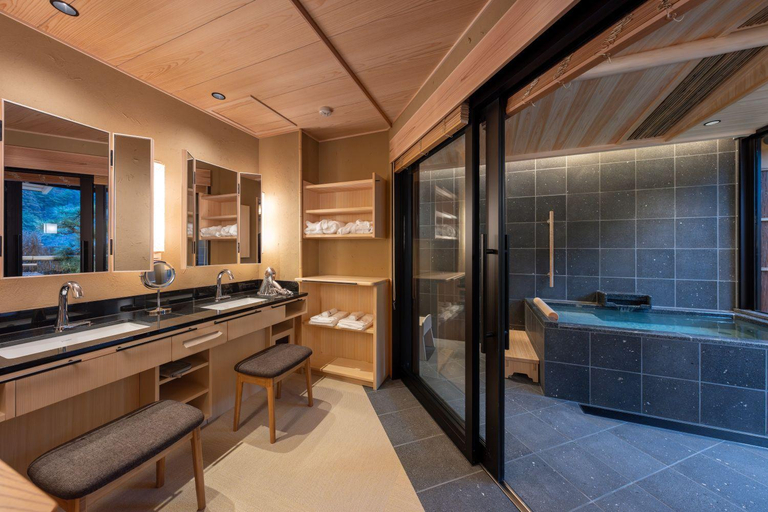 Bathroom 4, Suihoen, Gero
