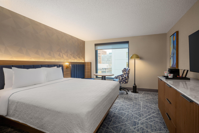 Bedroom 3, Hampton Inn By Hilton Calgary Downtown, Division No. 6