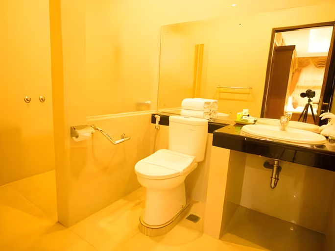 bathroom 4
