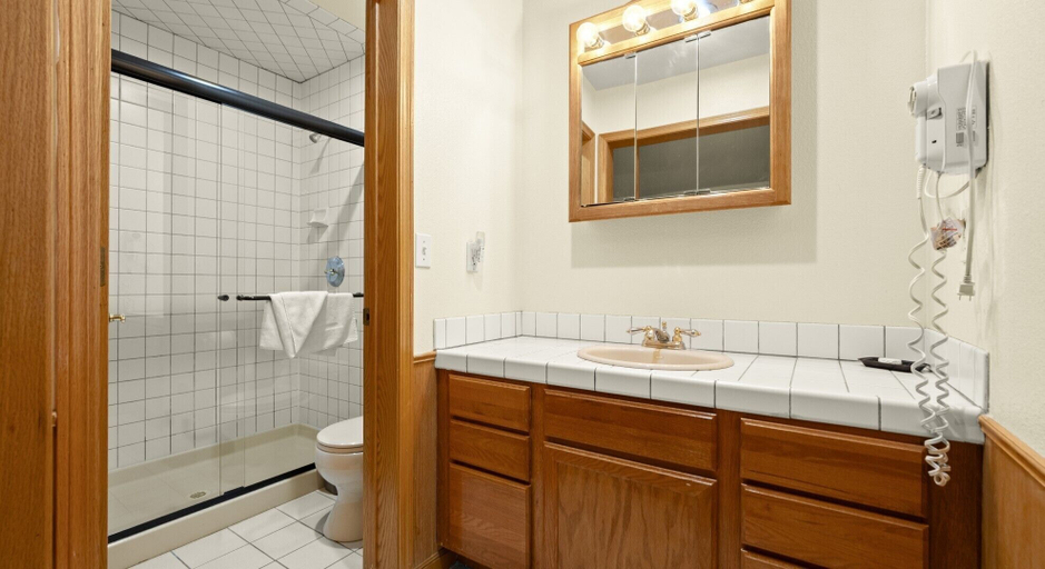 Bathroom 3, Edgelake Beach Club by Coolvacay, Placer