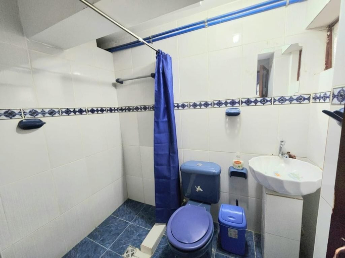 Bathroom 3, Hotel Aguilar, Antonio Quijarro