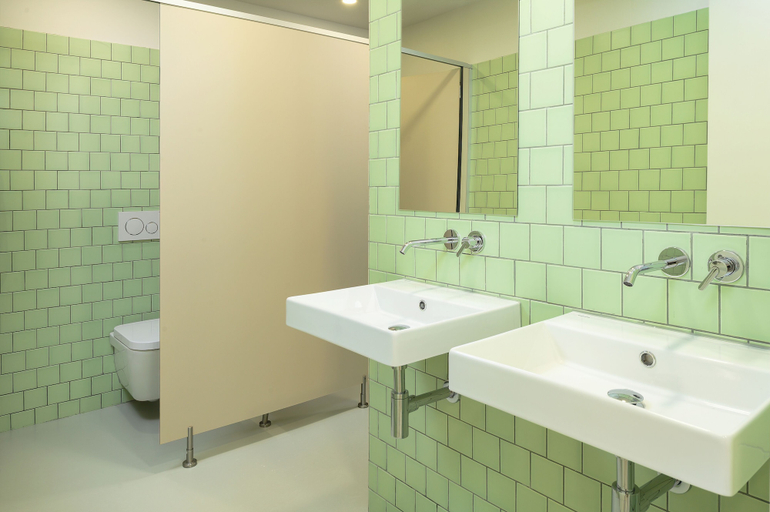 Bathroom 5, Help Yourself Hostels Carcavelos Coast, Cascais