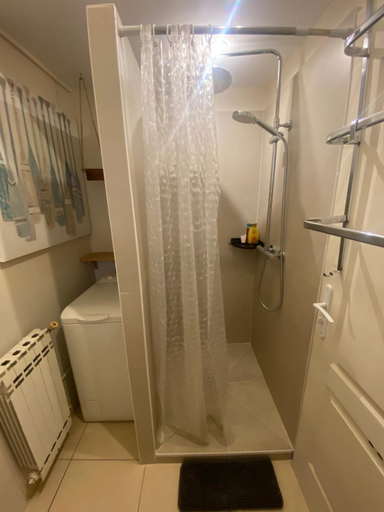 Bathroom 4, Villa Andernos, Gironde