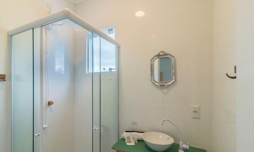 Bathroom 4, Two-story House With 2 Suites in Pereque Bfj0506, Porto Belo