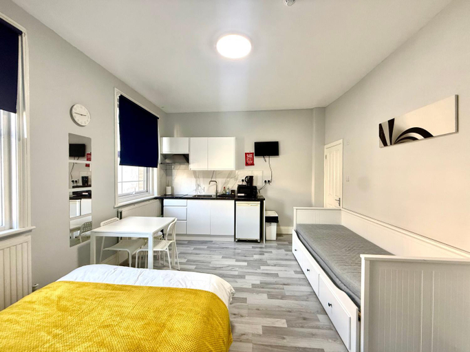 Others 3, The Little Guest House, London