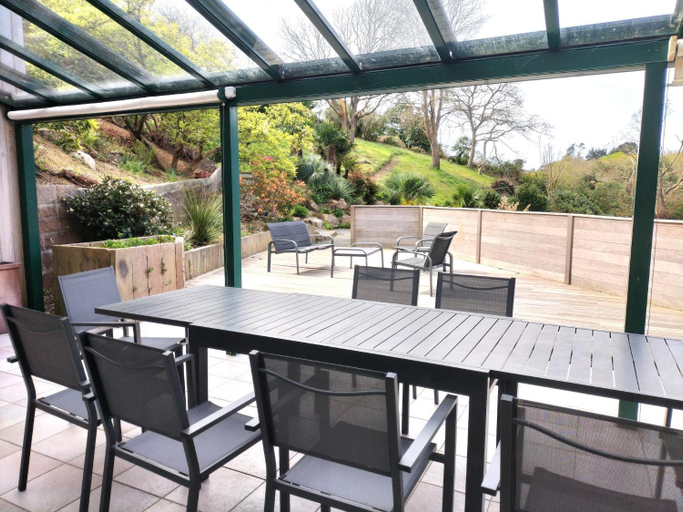 Facilities 3, Large House Near Beach for 12, Côtes-d'Armor