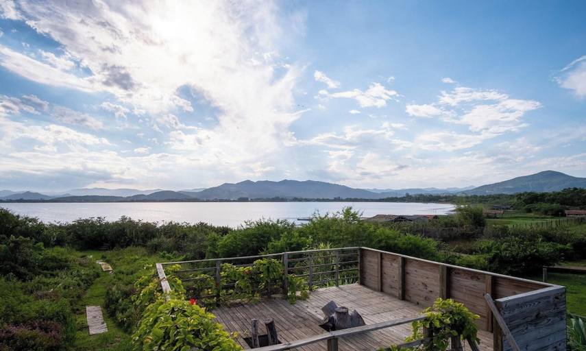 Property grounds 2, House w/ BBQ and Lake Access Mat0021, Garopaba