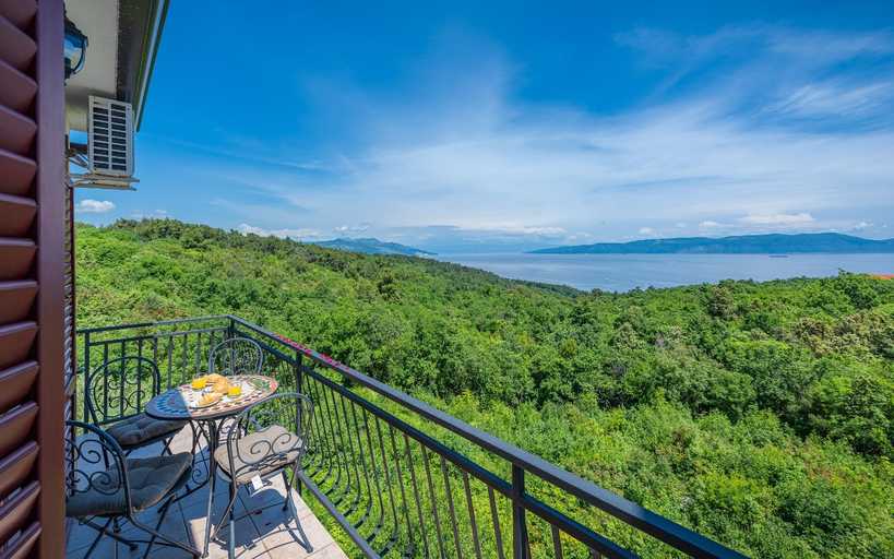 View 4, Studio in Drenje Near Beaches & Heated Pool, Raša