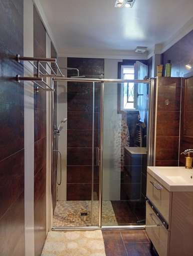 Bathroom 3, Maison Romantique entre deux fleuves chez l'habitant, Seine-et-Marne