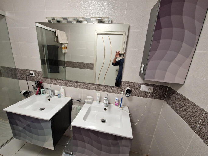 Bathroom 5, Chambres Logement 130m2 - Circuit 24h Le Mans, Sarthe