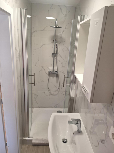 Bathroom 4, Studio Apartmani, Rijeka