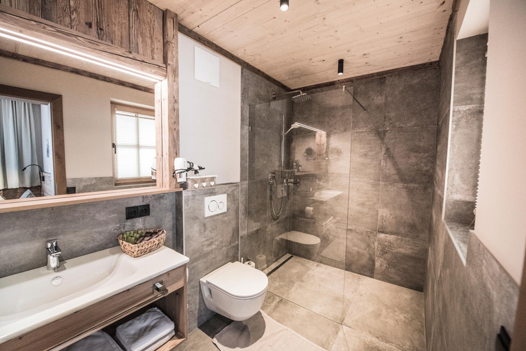 Bathroom 2, Ferienhof Ausserbrente, Schwaz