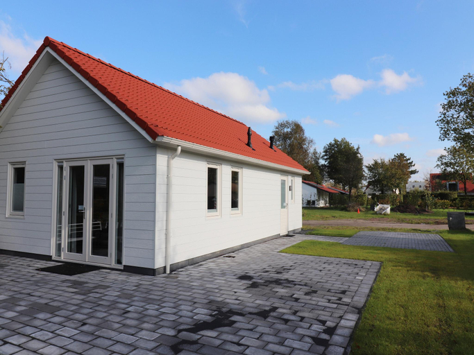 3, Chalet in Friesland with terrace, Skarsterlân