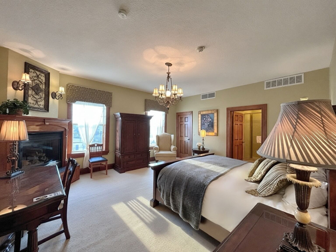 Bedroom 3, The Port Hotel, Ozaukee