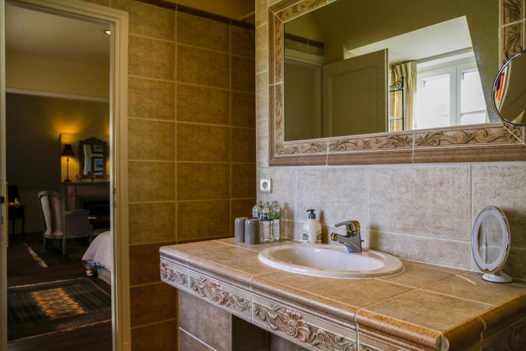 Bathroom 2, L Oisette, Ille-et-Vilaine