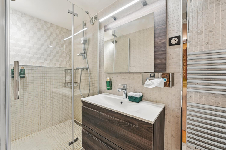 Bathroom 4, La Maison Kleber - Luxury apartments, Eiffel Tower - Champs-Elysees, Paris
