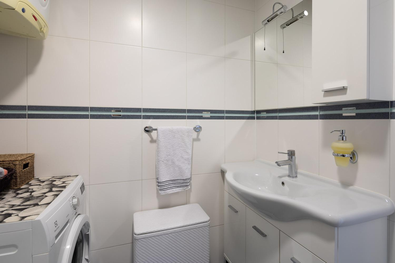Bathroom 3, Brkic Apartments with Private Parking, Makarska