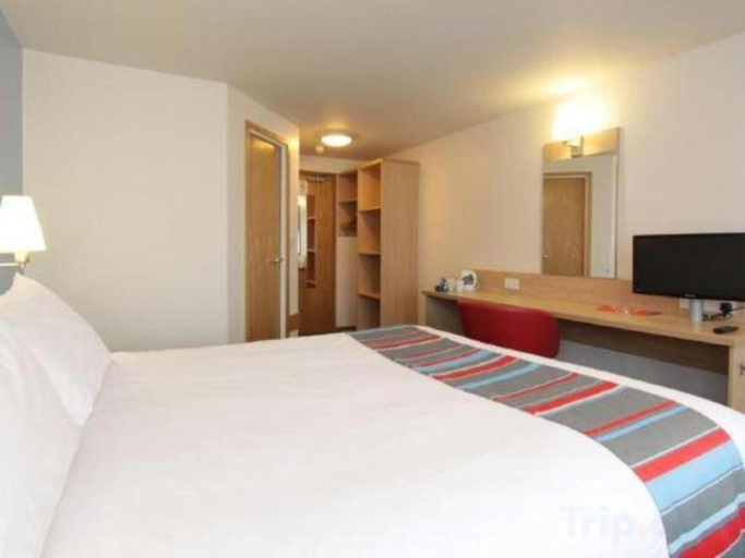 Bedroom 3, Travelodge Kettering Thrapston, Northamptonshire