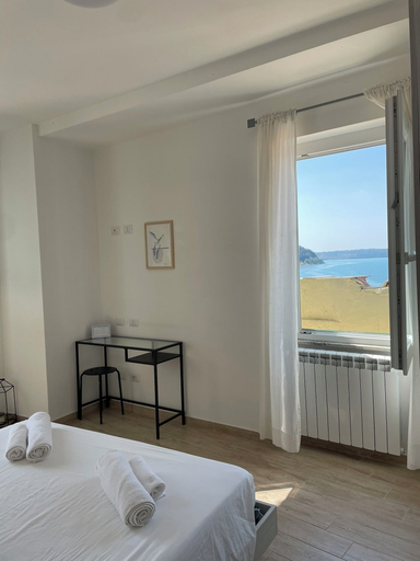 Bedroom 4, Bed&BikeItalia Anguillara Sabazia II Sogno del Lago, Rome