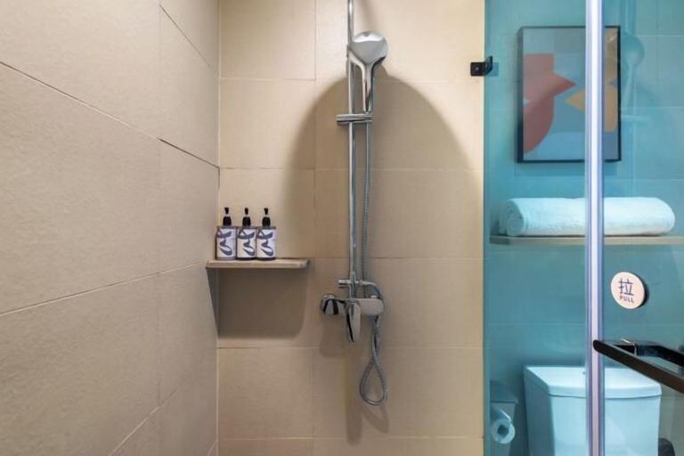 Bathroom 3, Home Inn (Shanghai Stadium Wanping South Road), Shanghai