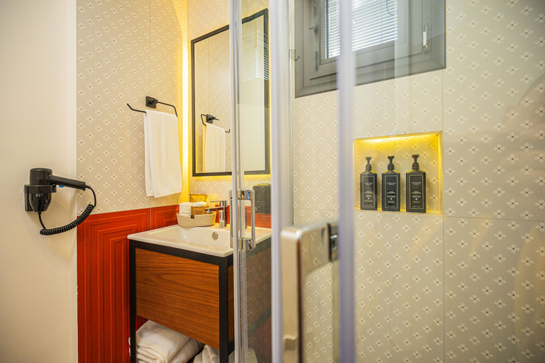 Bathroom 4, Lyse Jülide, Çeşme