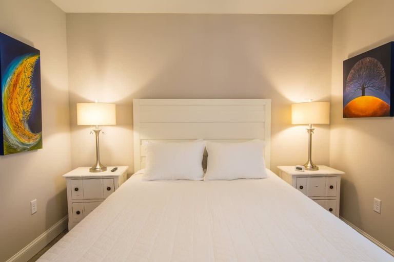 Room 5, Art-inspired Retreat Free Daily Perks, Buncombe