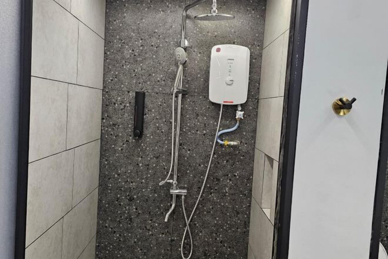 Bathroom 3, Pantai Inn Kota Kinabalu, Kota Kinabalu