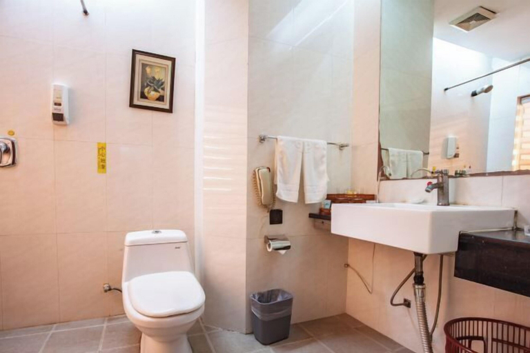 Bathroom 5, Taoyuan International Hotel, Yuncheng