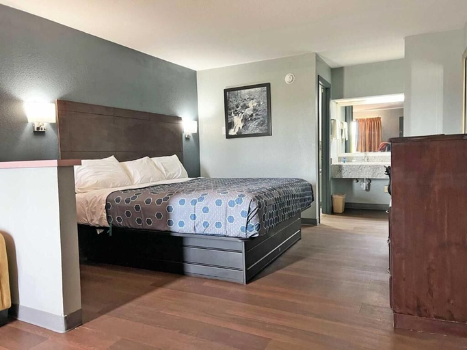 Room 5, Red Carpet Newnan, Coweta
