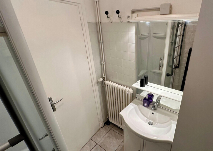 Bathroom 4, Auvergne Village Escape for 8, Puy-de-Dôme