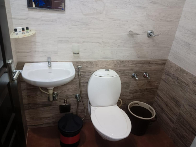 Bathroom 5, Swapna Home Suites, Ernakulam