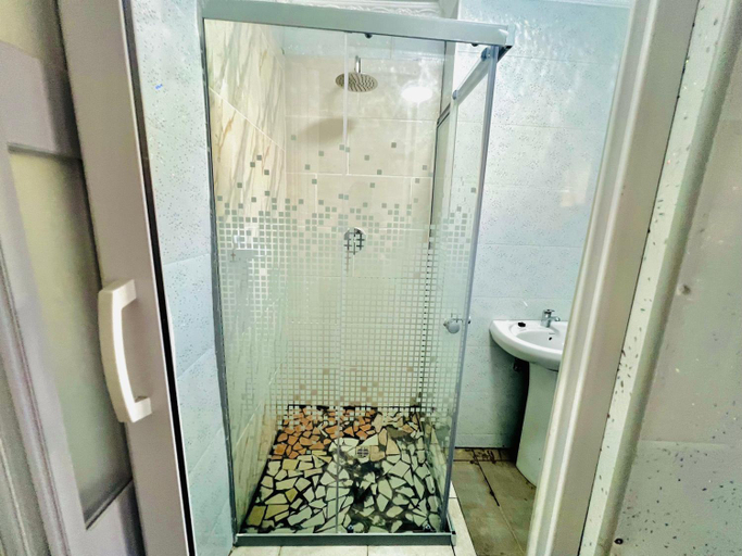 Bathroom 2, Honeyhills Excellence Resorts A, City of Johannesburg